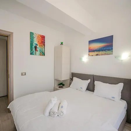Daire Soleil In Alezzi And Pools Navodari
